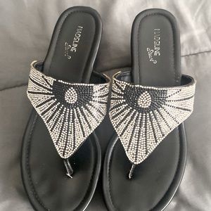 Glitter wedge sandal’s, black bottom with silver glitter between the toe